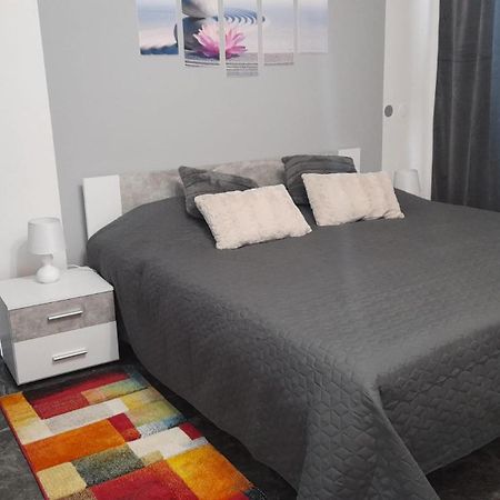 Apartmani Delas 2 Pjescana Uvala Luaran gambar