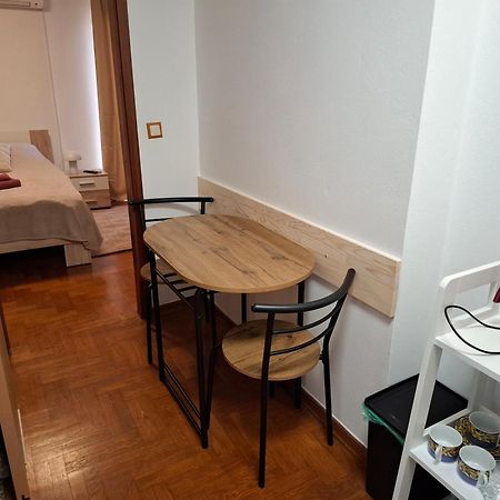 Apartmani Delas 2 Pjescana Uvala Luaran gambar