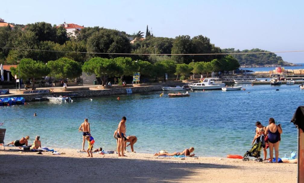 Apartmani Delas 2 Pjescana Uvala Luaran gambar
