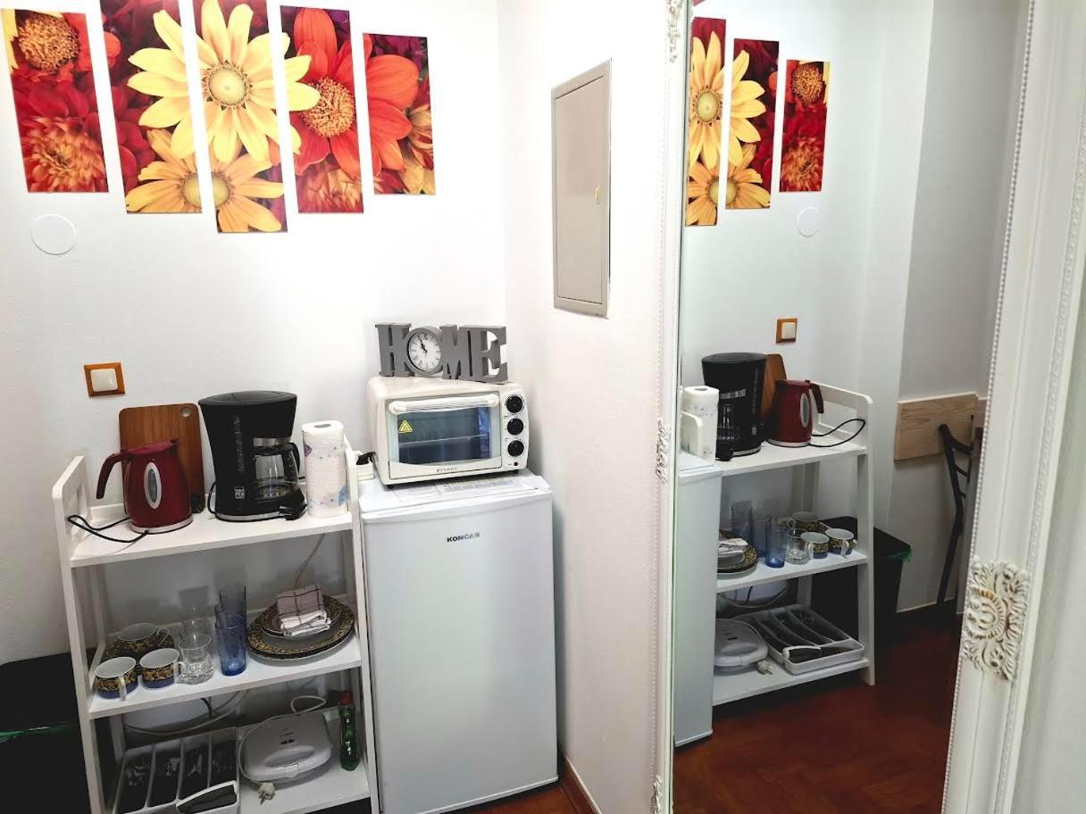 Apartmani Delas 2 Pjescana Uvala Luaran gambar