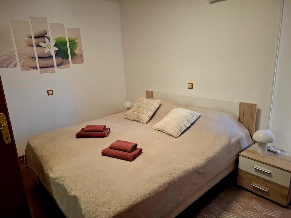 Apartmani Delas 2 Pjescana Uvala Luaran gambar