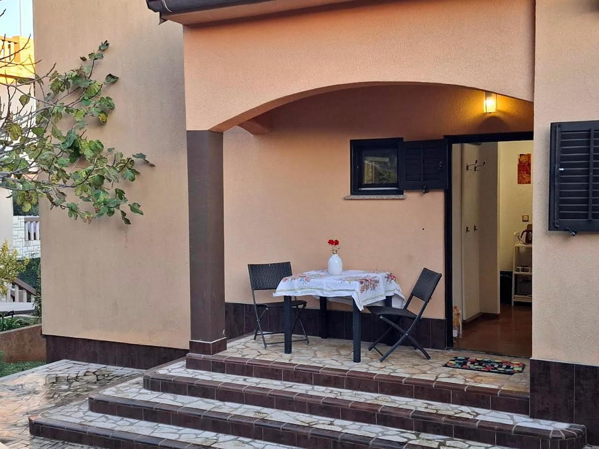 Apartmani Delas 2 Pjescana Uvala Luaran gambar