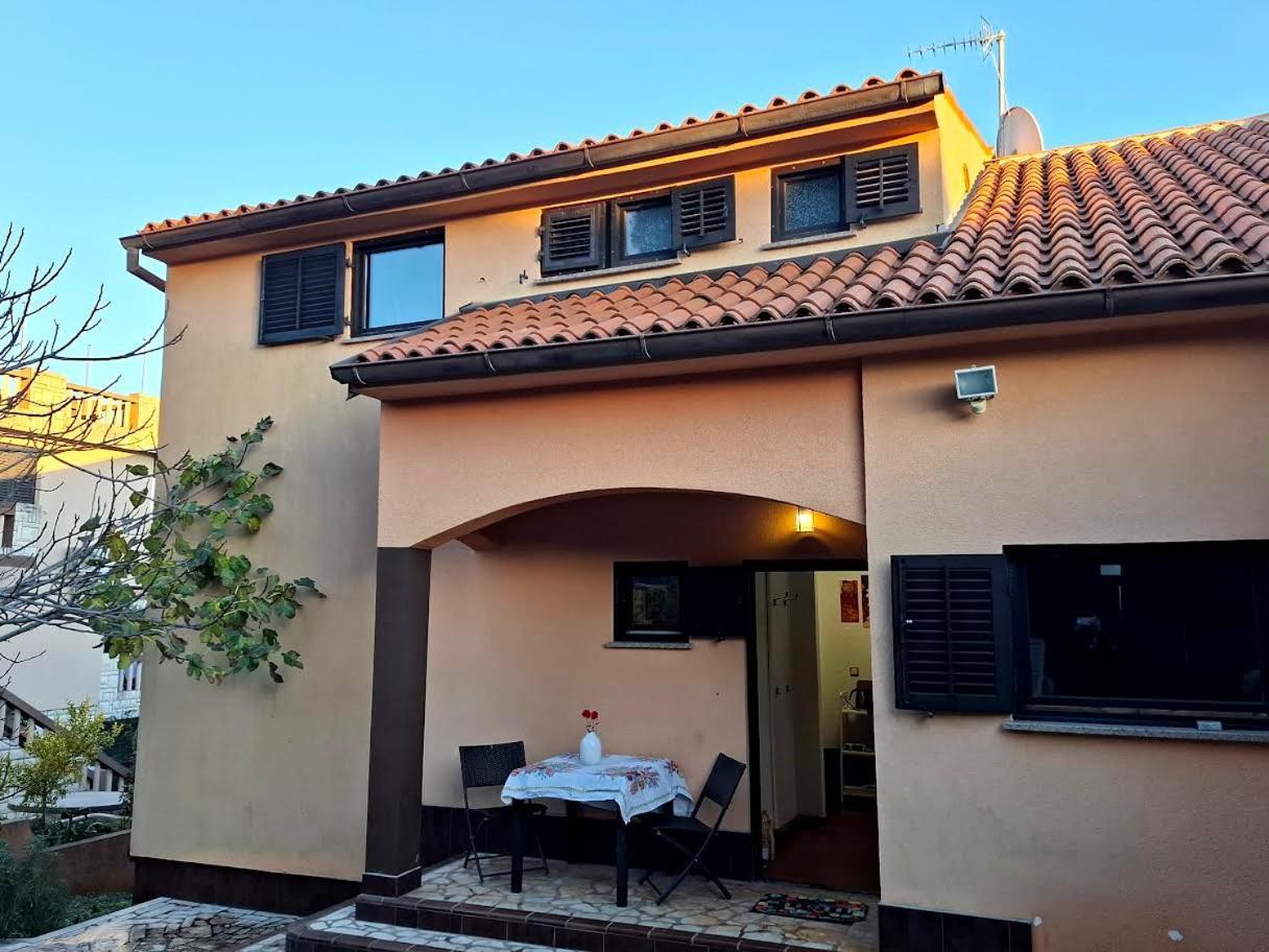 Apartmani Delas 2 Pjescana Uvala Luaran gambar