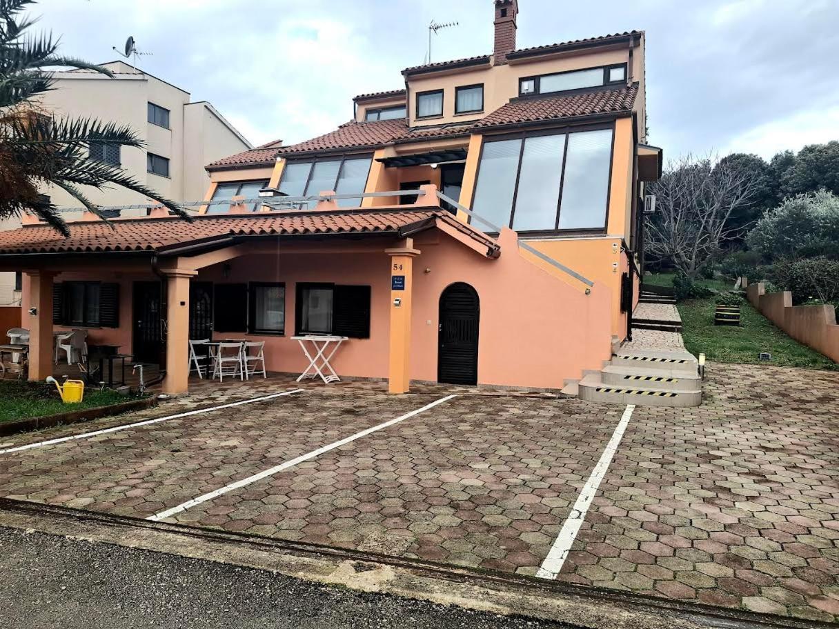 Apartmani Delas 2 Pjescana Uvala Luaran gambar