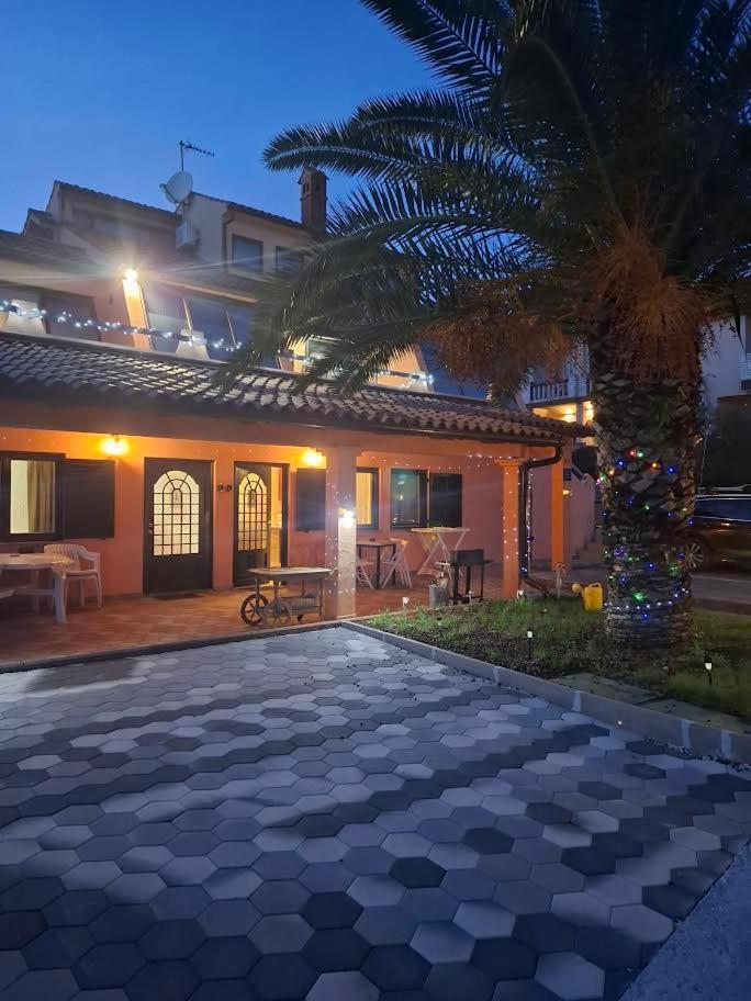 Apartmani Delas 2 Pjescana Uvala Luaran gambar