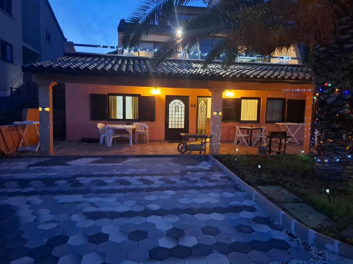 Apartmani Delas 2 Pjescana Uvala Luaran gambar